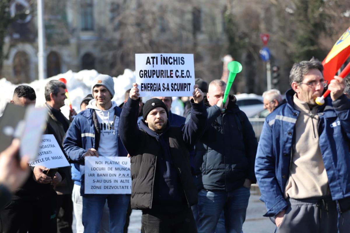 Minerii şi energeticienii protestează în Piaţa Victoriei față de măsurile luate de Guvern. Care sunt nemulțumirile lor
