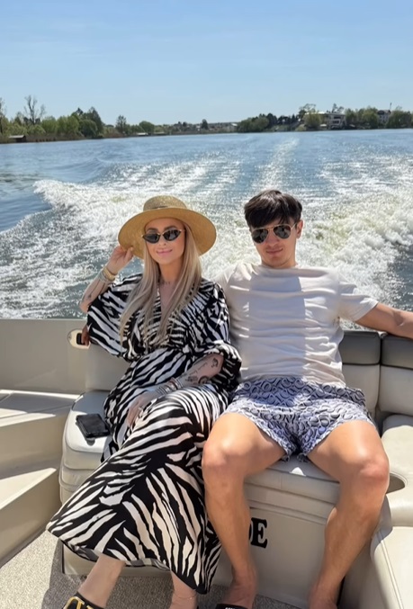 Anamaria Prodan a făcut furori cu barca pe Lacul Snagov, de Paște. Cum a apărut alături de Ronald Gavril: „O zi perfectă”