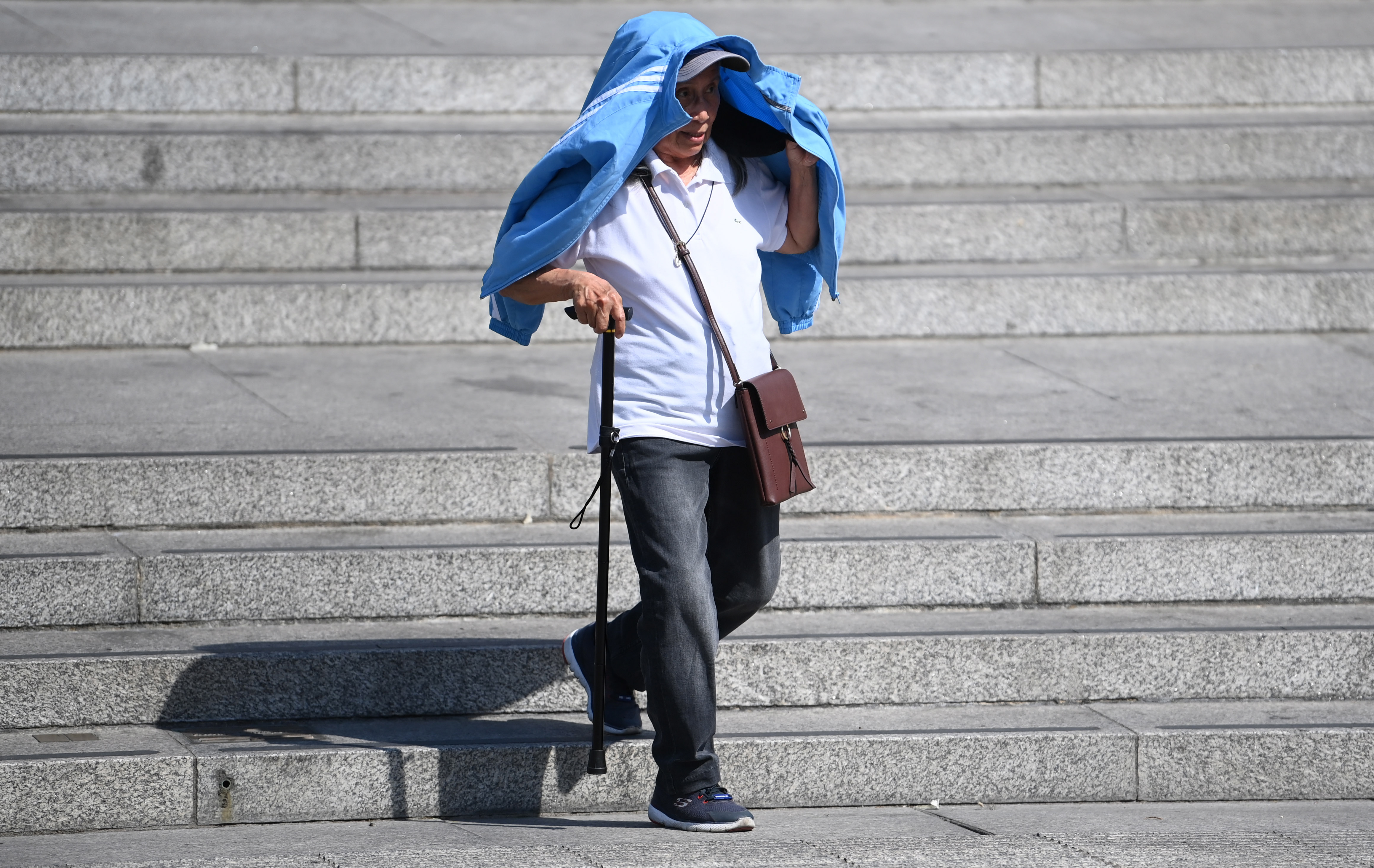 Marea Britanie se topește la peste 40 de grade Celsius. Cum și-au petrecut englezii ziua cu cele mai mari temperaturi din istorie