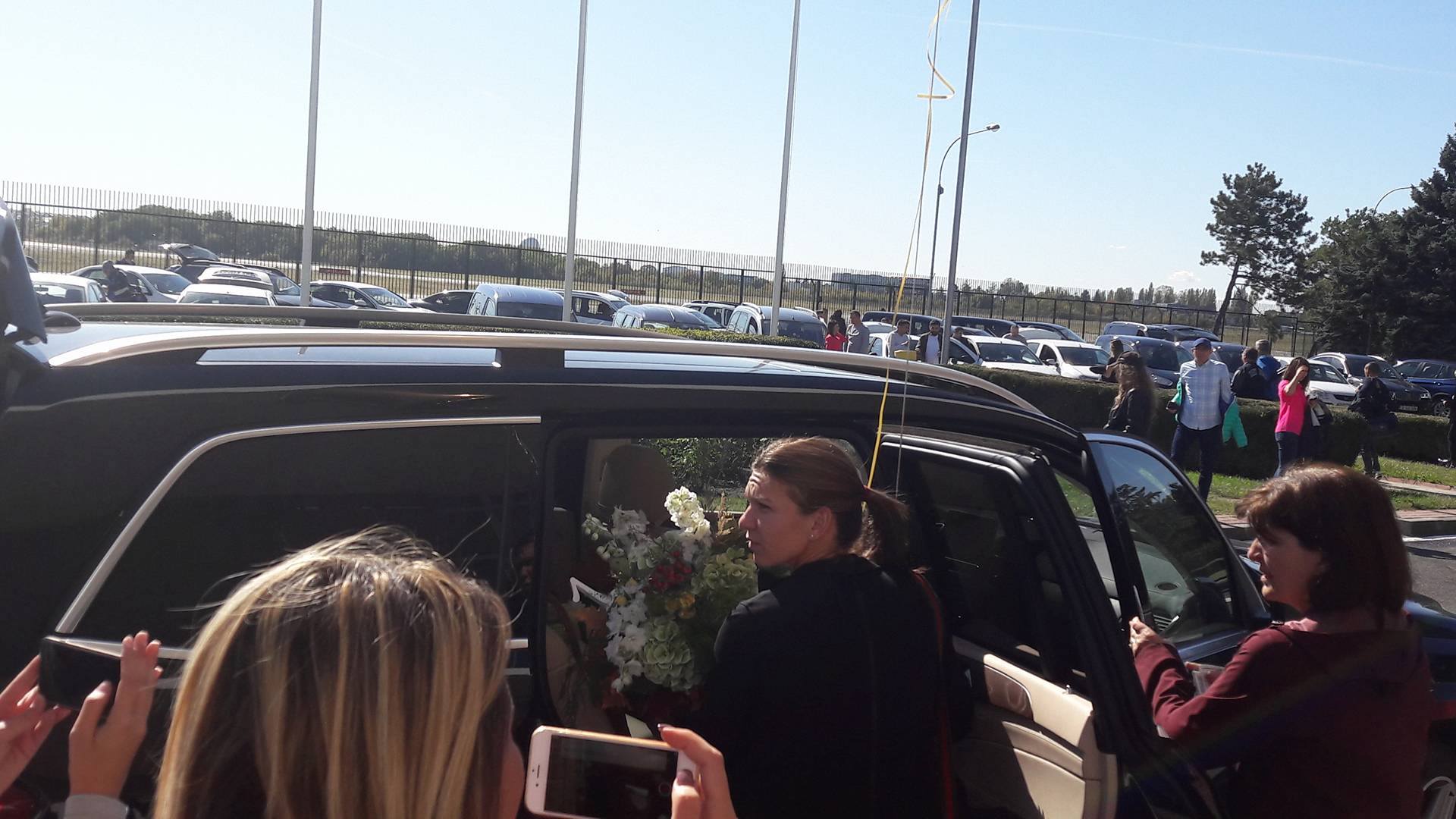 Mașinile Simonei Halep. ”Simo” se dă cu Mercedes, iar fratele umblă cu Porsche / GALERIE FOTO