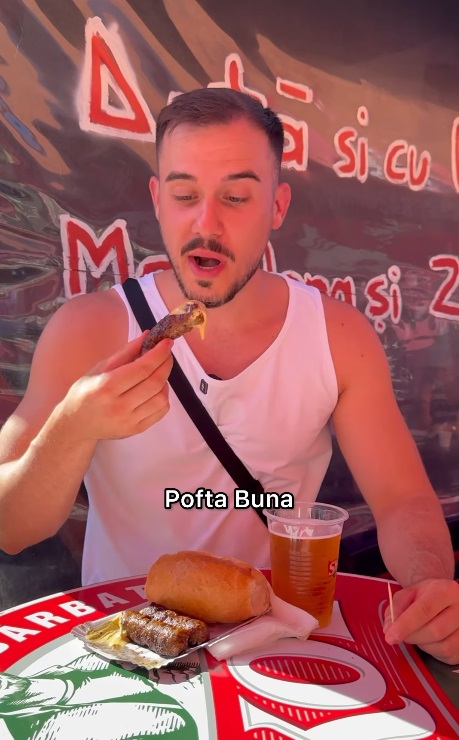Cine e Miloš Nedeljkov, cunoscut drept Balkandad, care promovează România pe TikTok. A mâncat mici în Piața Obor și papanași în Centrul Vechi