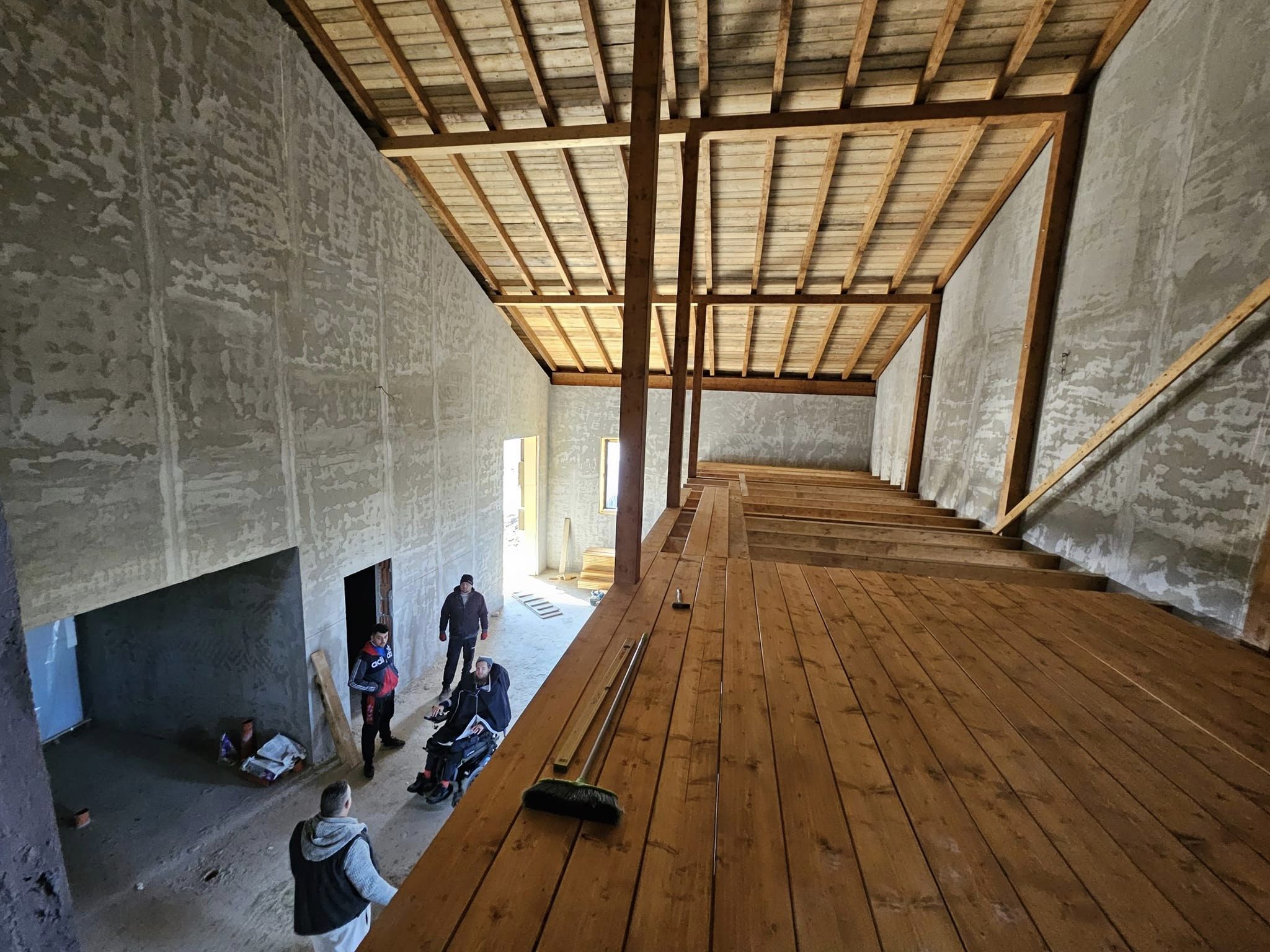 Imagini cu casa construită de Mihai Neșu pentru copiii cu nevoi speciale. „Nu e ușor să fii mereu pe șantier”