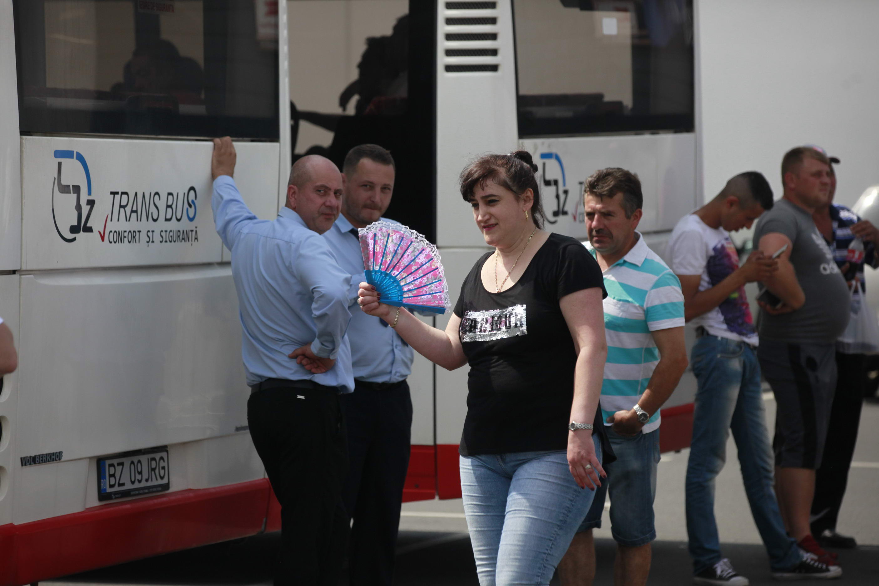 De ce merge un copil de 14 ani din Buzău la mitingul PSD din București: ”Nu știu de ce este organizat, dar merg și eu cu neamurile mele” - GALERIE FOTO