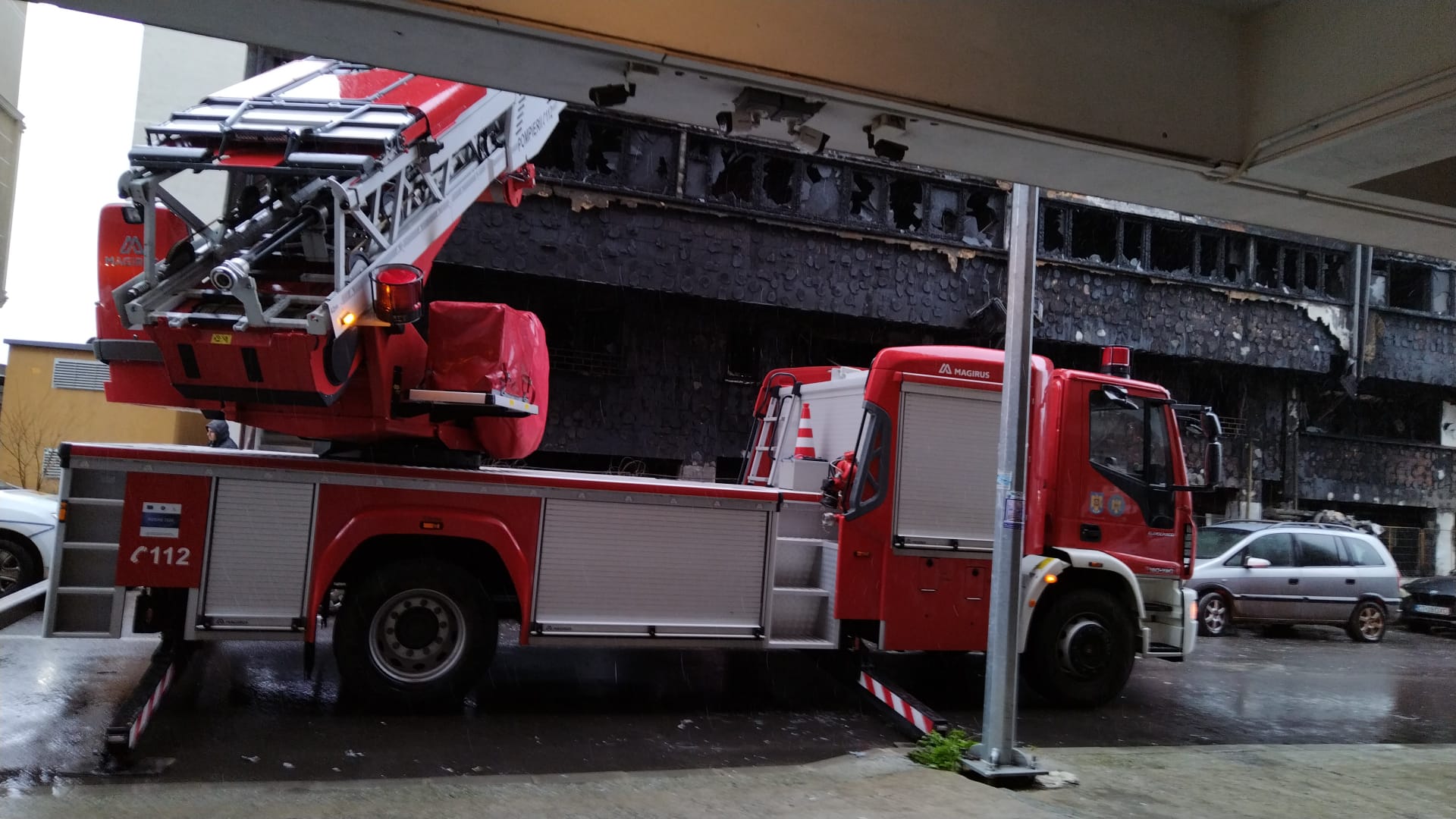 Adolescentul de 15 ani care a incendiat un bloc din Constanța, arest la domiciliu pentru 30 de zile