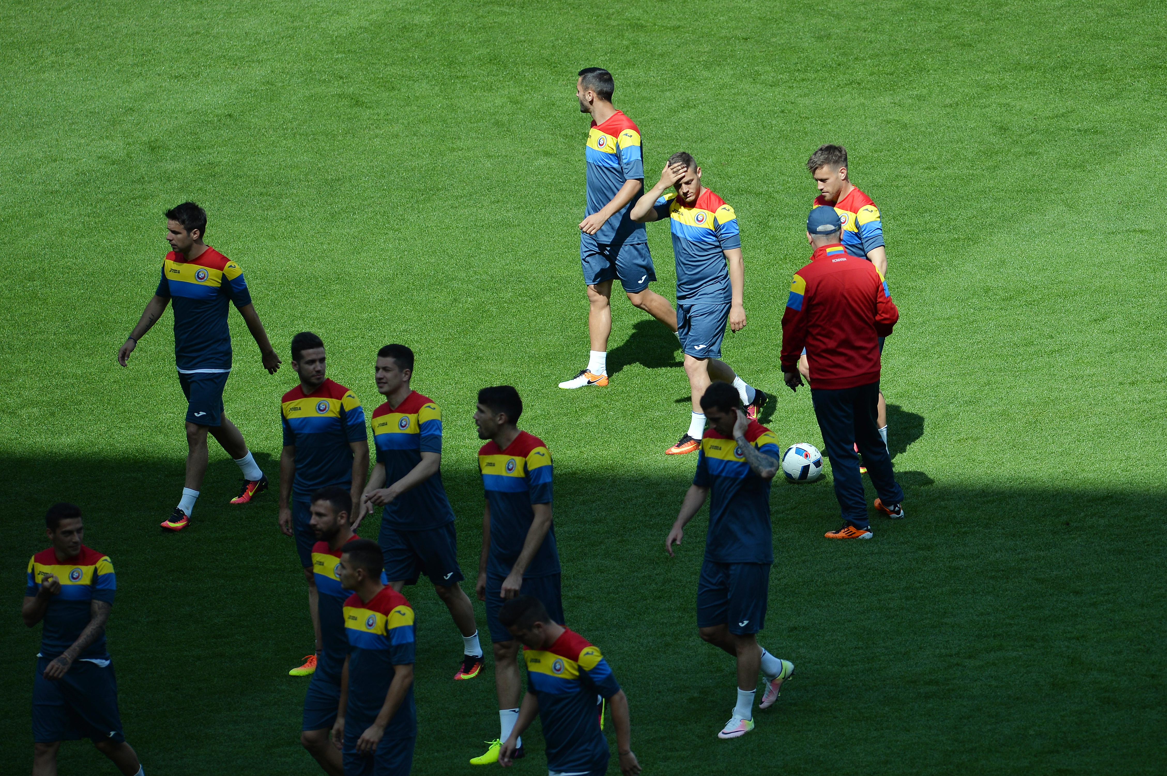 Euro 2016. Tricolorii au efectuat antrenamentul oficial pe Stade de France, ultimul înaintea meciului cu ”Les Bleus” (vineri, ora 22:00). Zâmbete și uimire / GALERIE FOTO și VIDEO