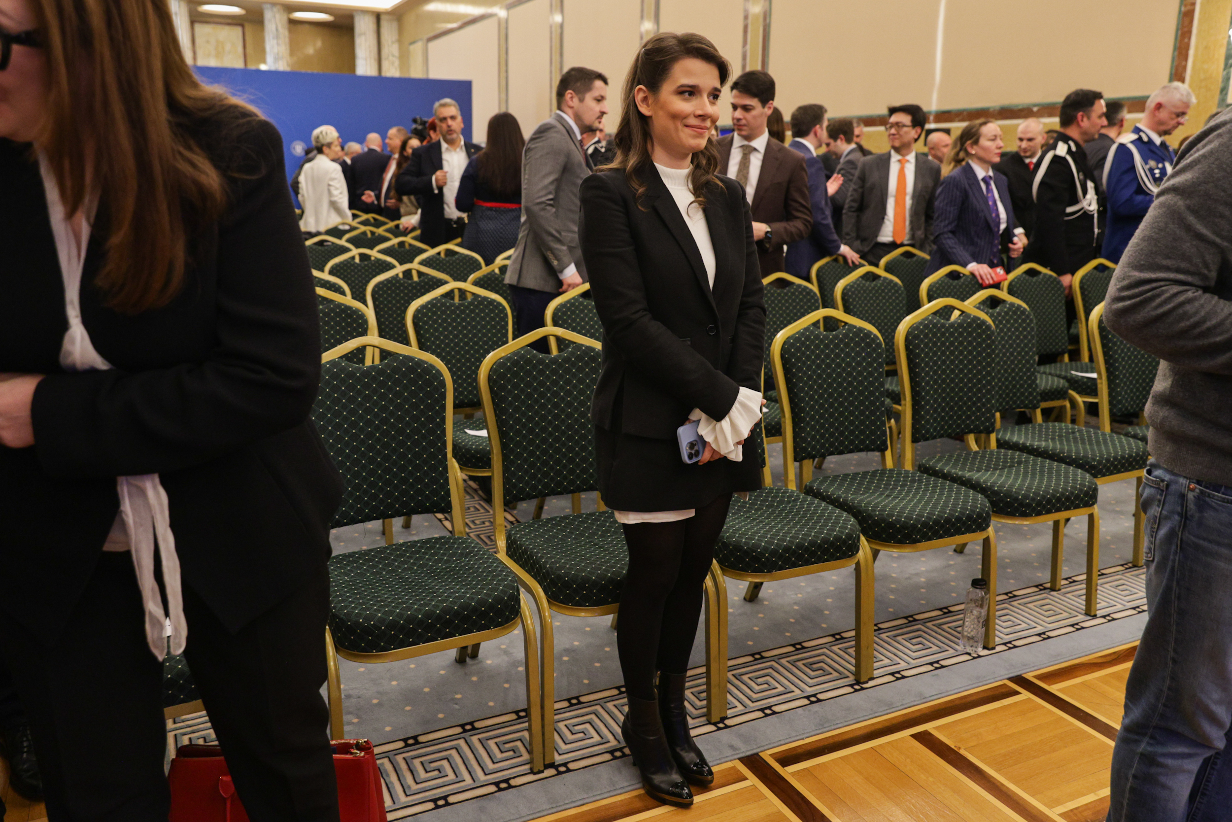 Românii pot călători în SUA fără vize din 31 martie. Decizia, oficializată de Marcel Ciolacu, ambasadoarea SUA și Hagi: „Un moment istoric”