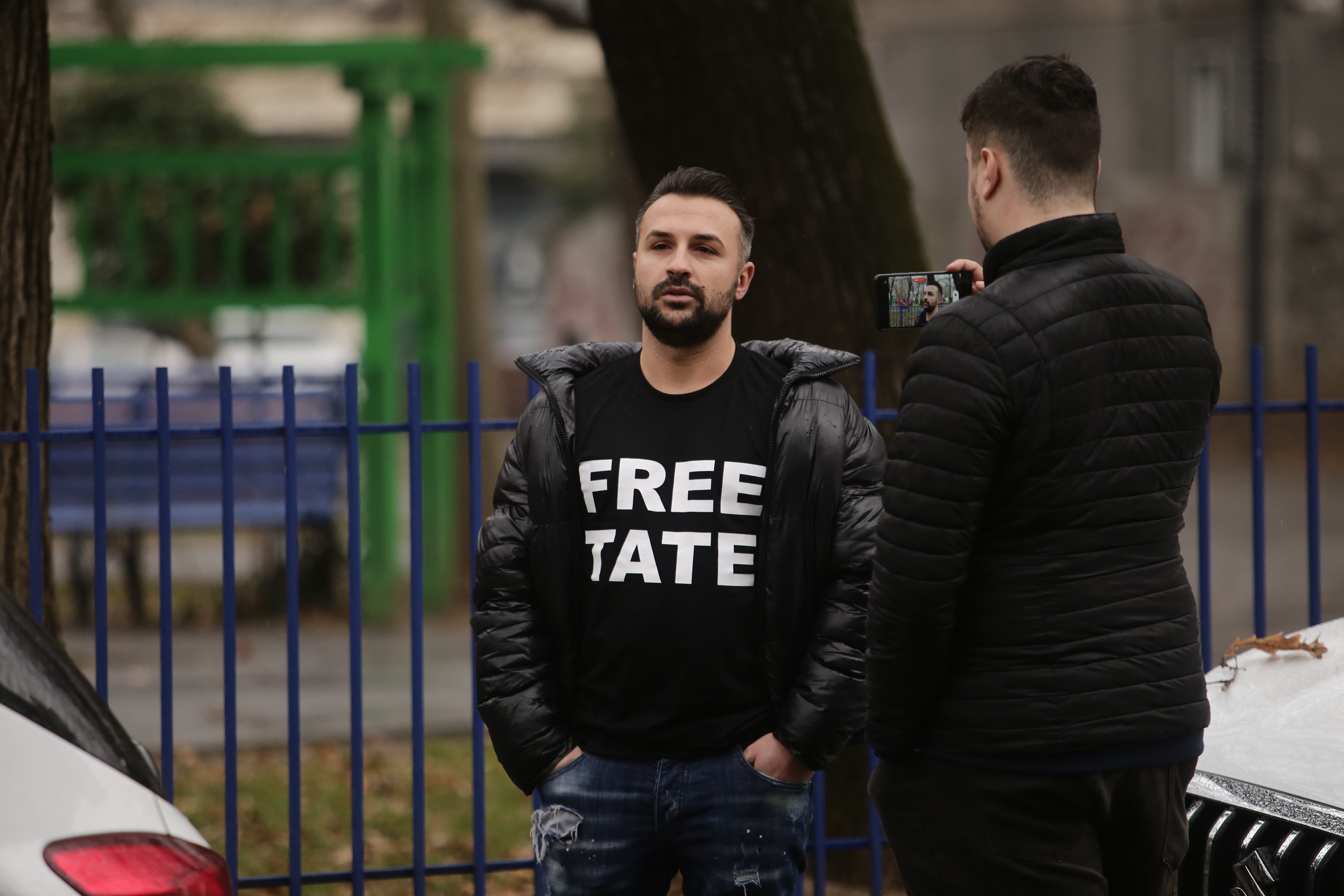Ce carte a avut Andrew Tate la Curtea de Apel: a ținut-o în mâini atât la sosire, cât și la plecare