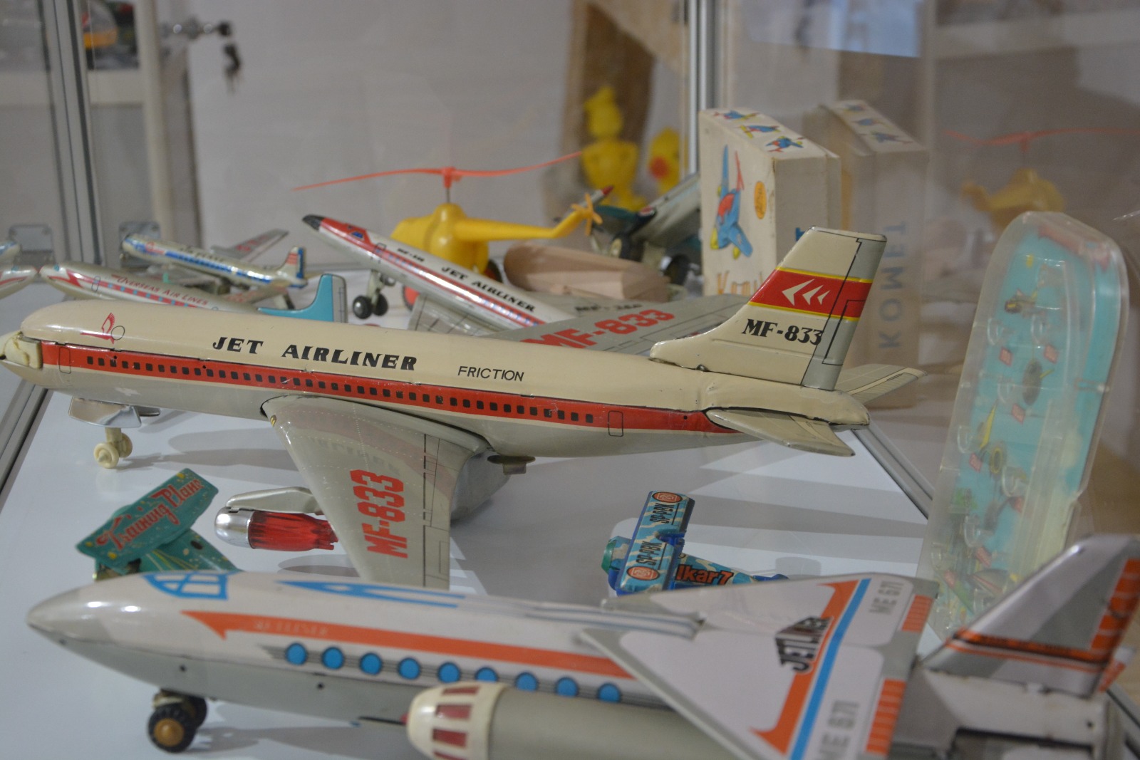 GALERIE FOTO/ Cea mai mare expoziție de jucării, în podul Muzeului de Istorie al Bucovinei. Geta și Liviu, replica românească a păpușilor Barbie și Ken