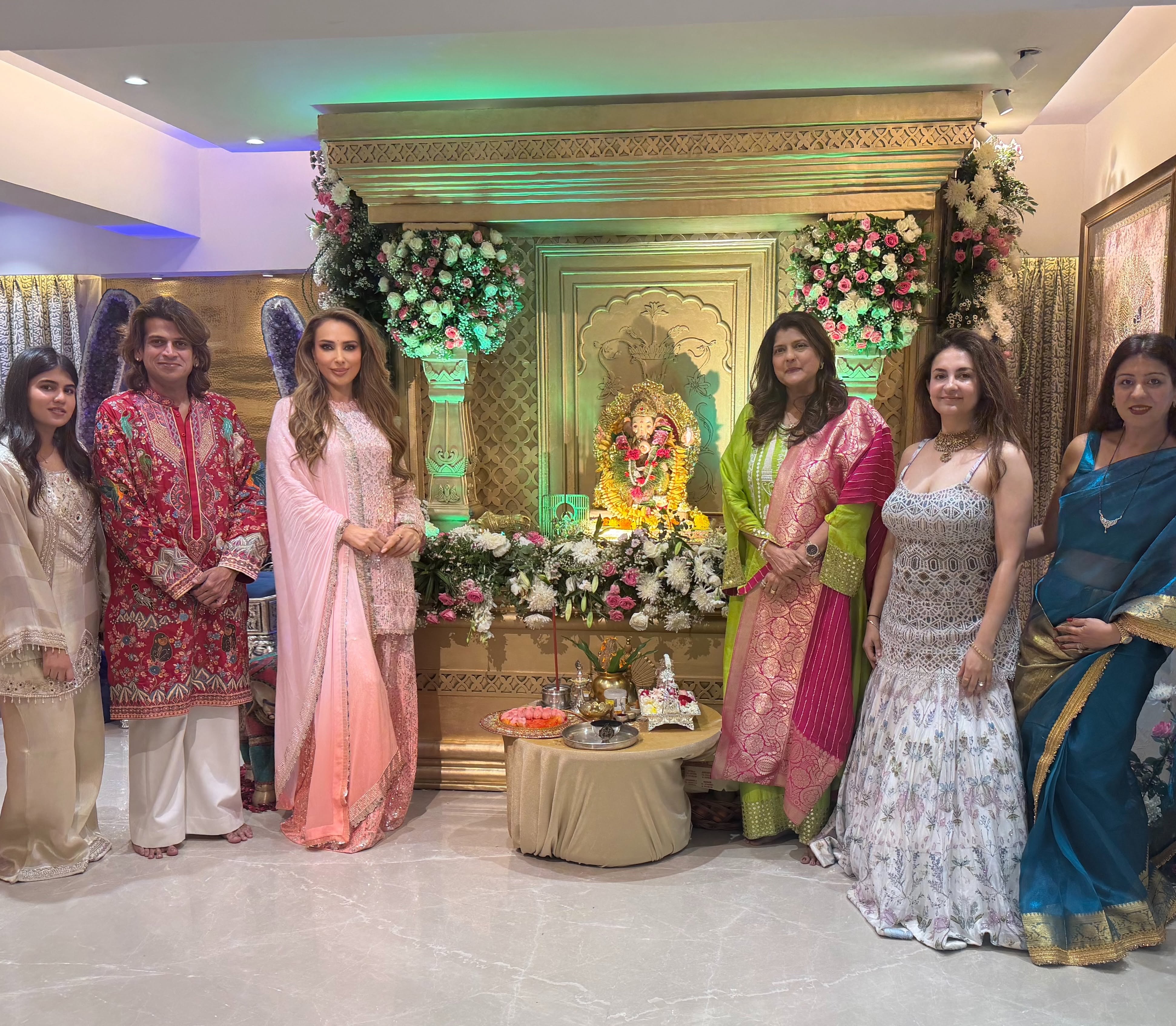 Iulia Vântur și Salma Khan, împreună la un ritual sacru în India