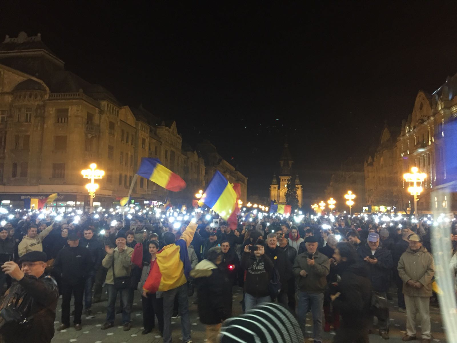 UPDATE: Proteste mai multe orașe din țară față de modificarea legilor justiției. Oamenii au ținut un moment de reculegere în memoria victimelor din Colectiv | FOTO&VIDEO