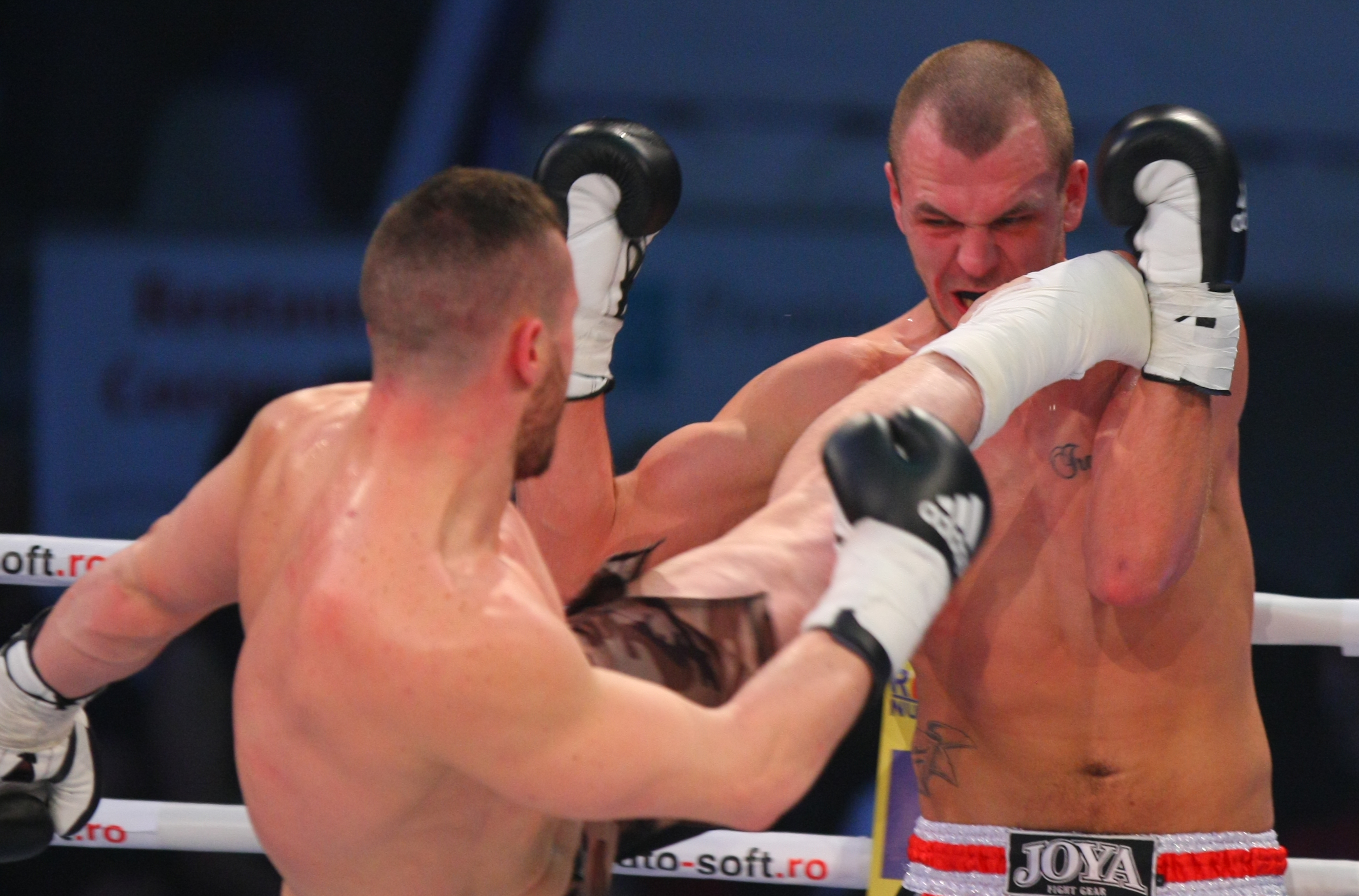 Meciul în urma căruia Amansio Paraschiv a devenit campion mondial Superkombat New Heroes! VIDEO& FOTO