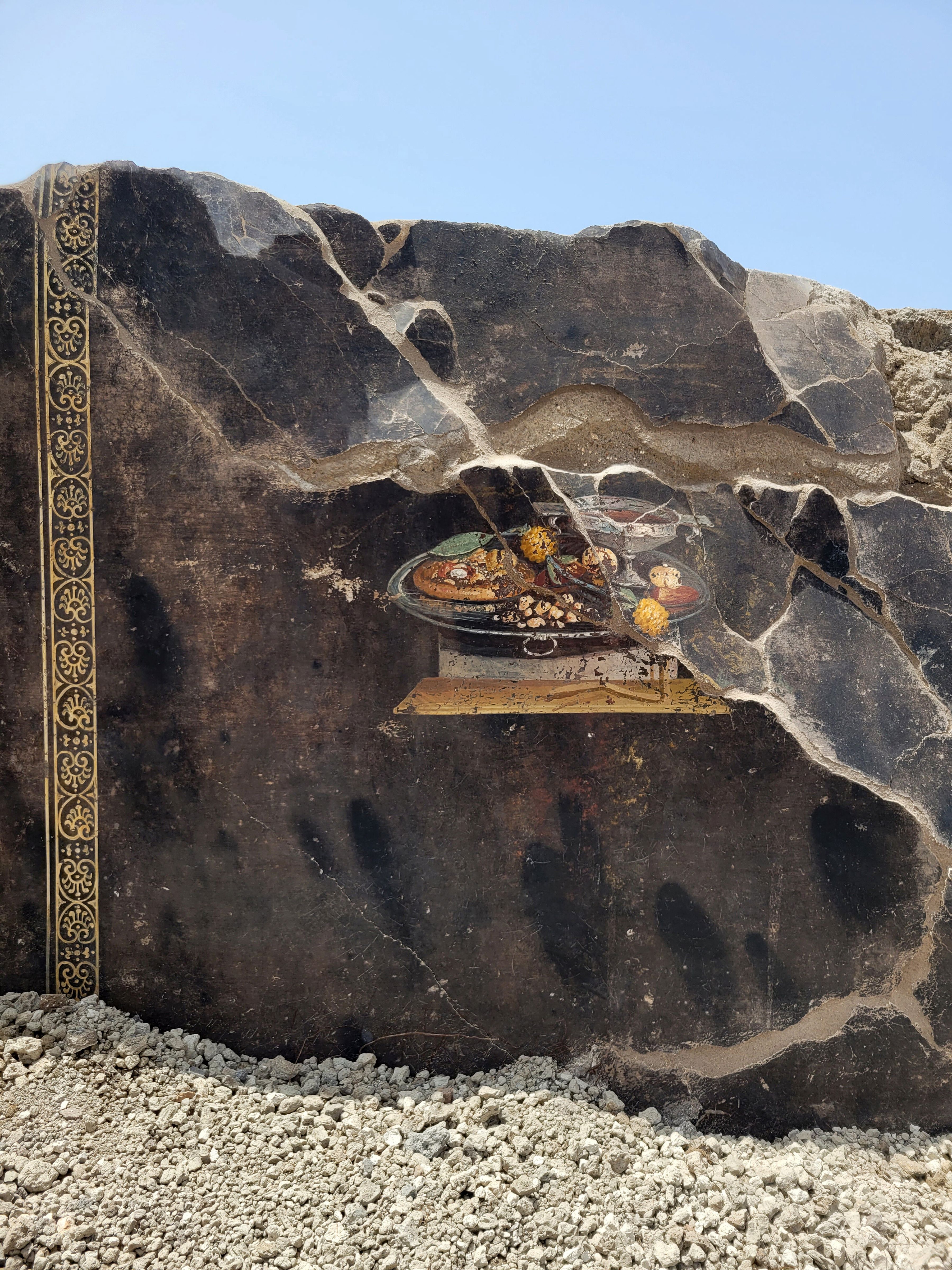 O frescă veche de 2.000 de ani, descoperită în orașul Pompei, pare să ilustreze o pizza antică