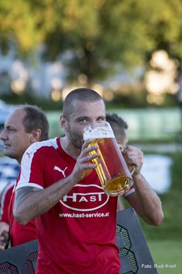 Sorin Ciobanu e lider în liga a treia din Austria. În imagine, momentul când ”sparge” o minge! | FOTO