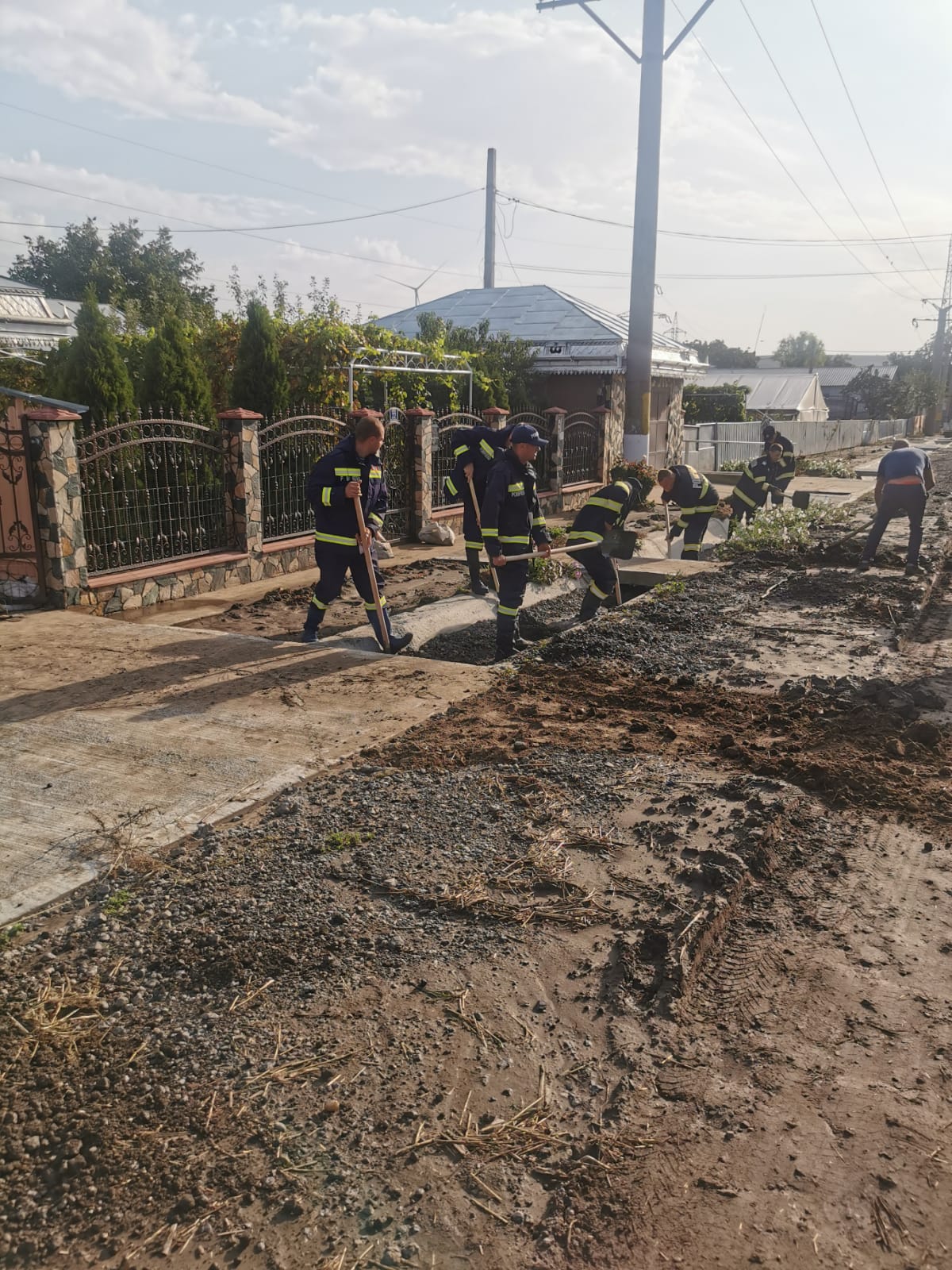 Urmările inundațiilor catastrofale. Aproape o mie de pompieri din țară, trimiși în sprijinul salvatorilor de la ISU Galați VIDEO