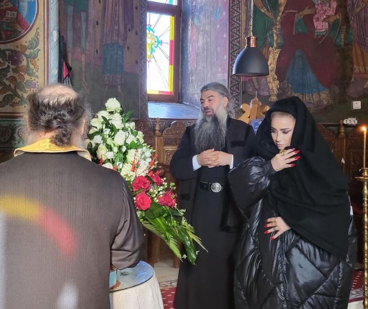 Anamaria Prodan și-a sărbătorit ziua de naștere în avans la Mănăstirea Nechit. Cadoul primit din partea preoților