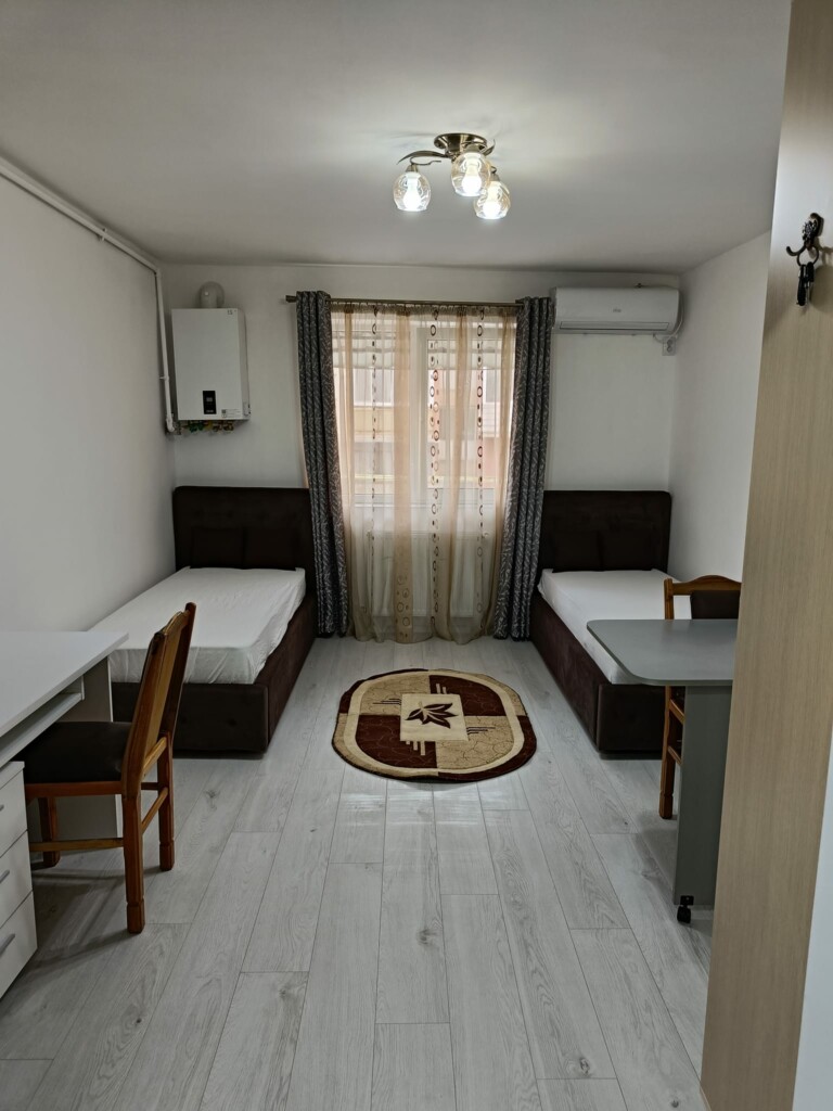 FOTO. Cum arată garsoniera cu bucătărie în hol pentru care se cer 300 de euro: „Numai în Cluj găsești genul ăsta de garsoniere”