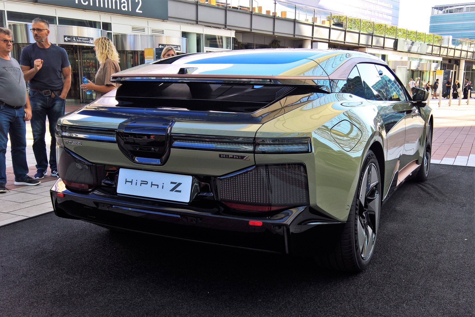 Cum arată „Ferrari-ul chinezesc” electric cu 672 CP și autonomie de 555 km, care a surprins întreaga industrie auto