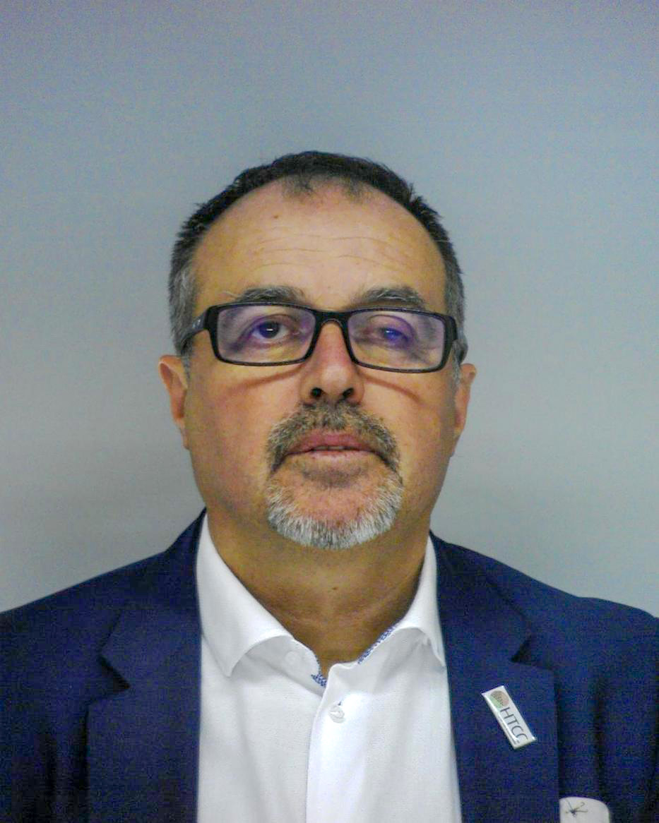 A körözés alatt álló Balogh Sándorhoz köthető cégekben zajlik az élet: érdekes utalások, dubaji luxusvilla