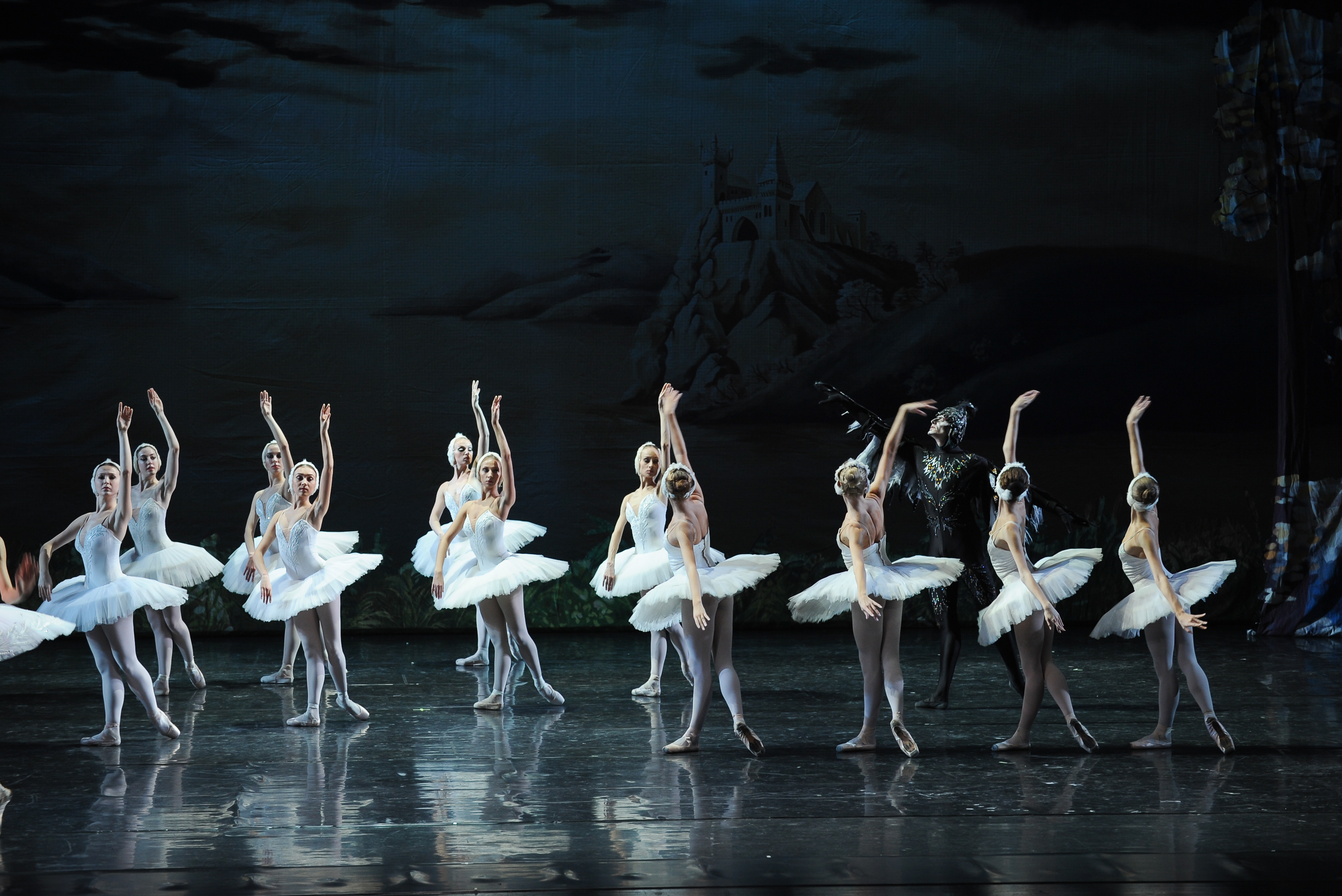 Balerina Ganna Muromtseva, în premieră la București, în „Lacul lebedelor”, la Sala Palatului