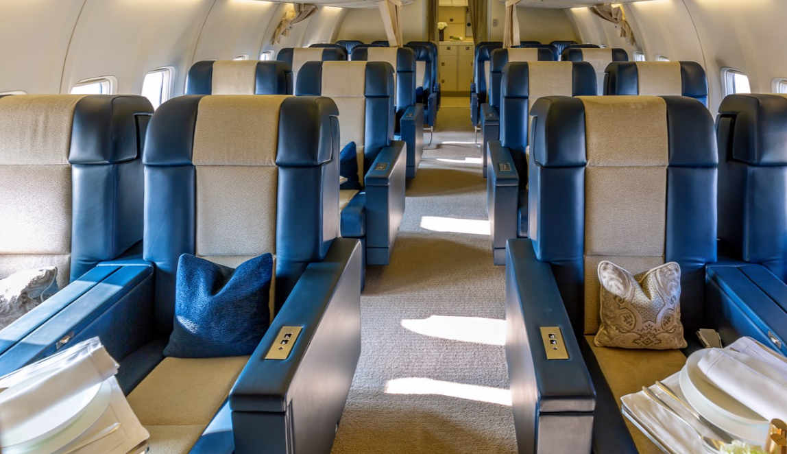 Klaus Iohannis, zbor către Japonia cu escală la Sibiu și Baku. Cum arată „uimitorul avion VIP” închiriat de președinte
