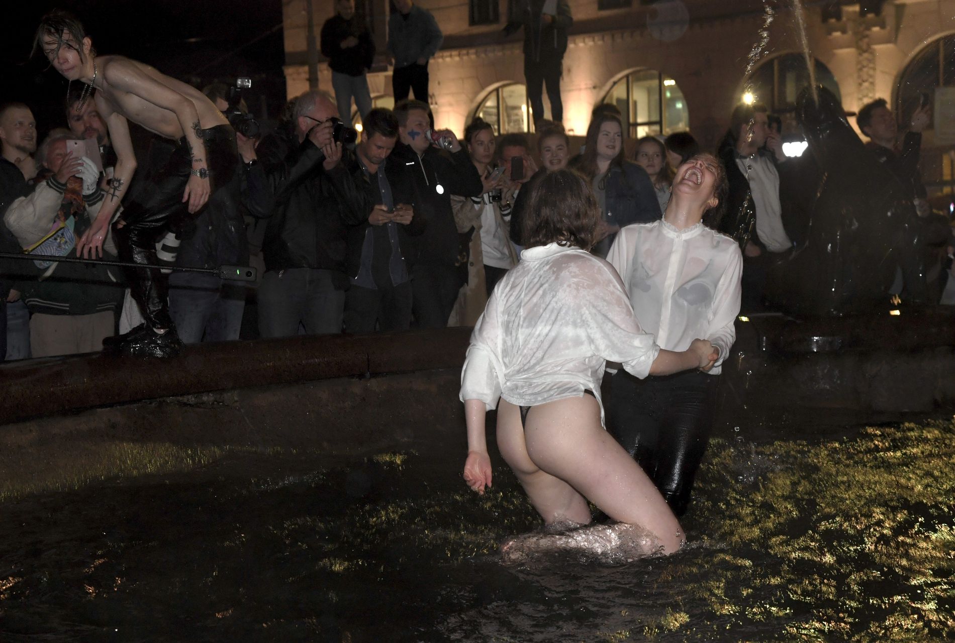 Finlandezii au sărbătorit în chiloți titlul mondial la hochei | GALERIE FOTO&VIDEO
