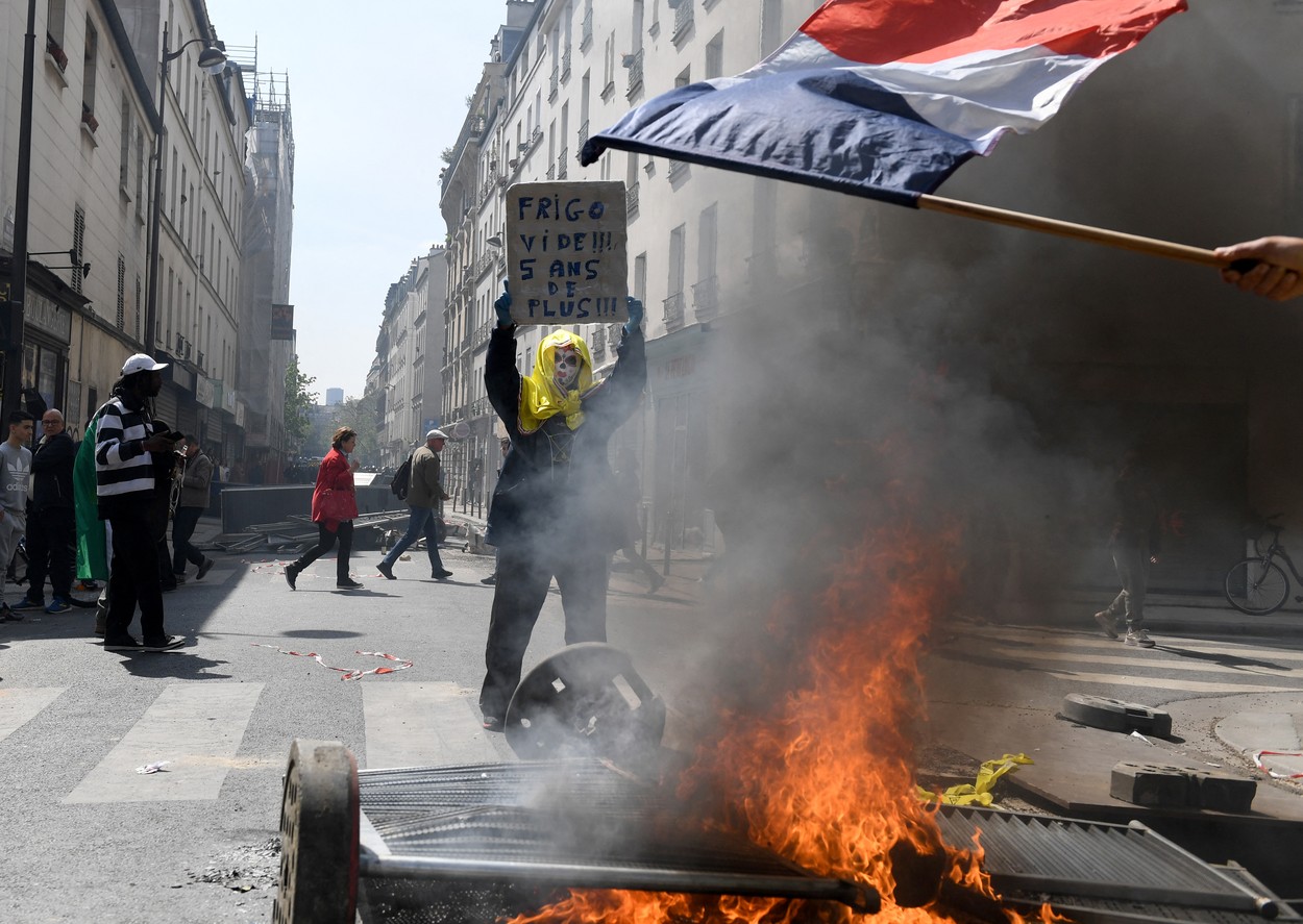 Proteste violente la Paris. 250 de mitinguri au fost organizate duminică în Franța de cei care îl contestă pe Macron
