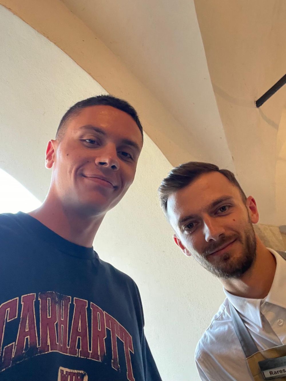 David Popovici preferă vacanțele fără lux și extravaganță. În ce oraș a fost surprins și cum a interacționat cu fanii