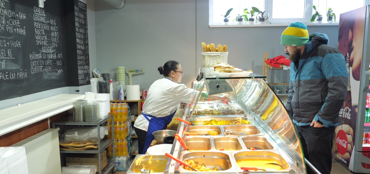 #salvatipipera | Mama Lili, bucătăreasa care gătește cu dragoste pentru corporatiști, la cantina de la capătul tramvaiului 16