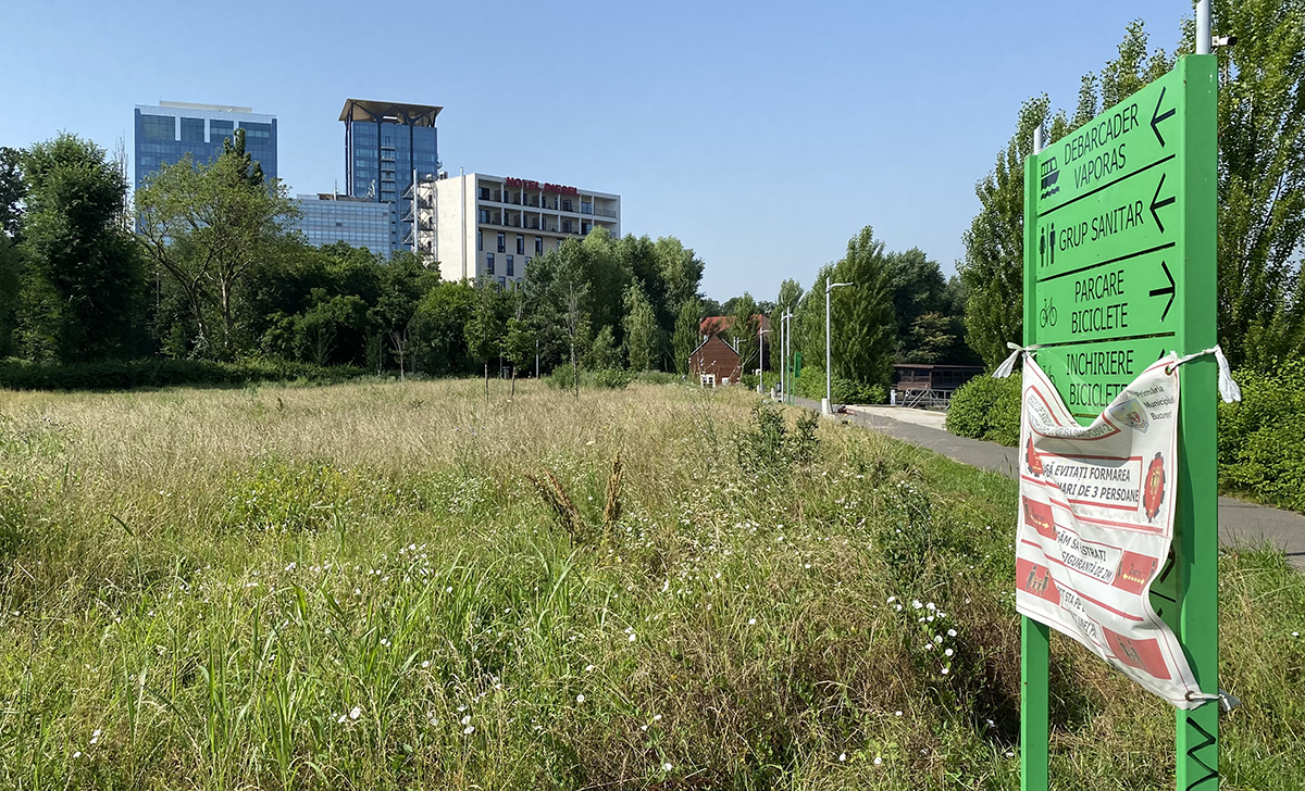 Jungla din nordul Bucureștiului. Cum au ajuns să arate două dintre „oazele de relaxare” ale Capitalei
