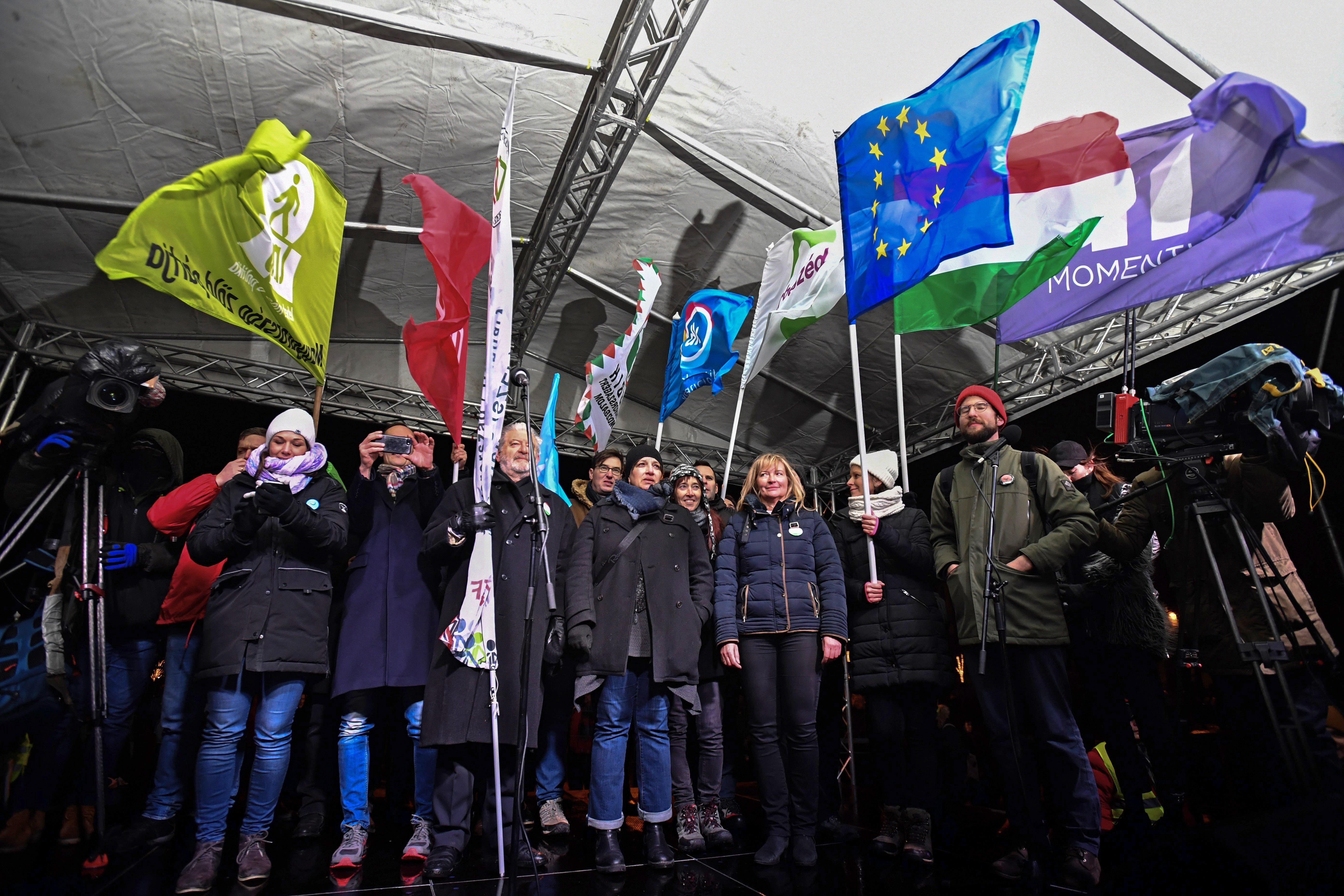 GALERIE FOTO / Noi proteste, la Budapesta, împotriva "legii sclaviei" şi a premierului Viktor Orban
