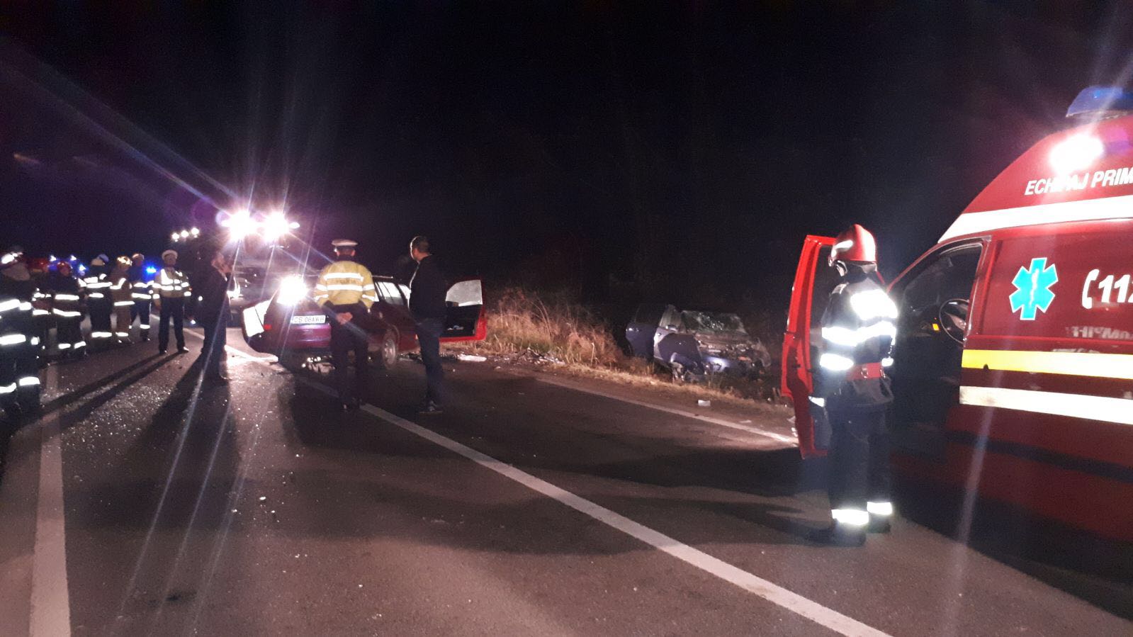UPDATE: Copil în stop cardio-respirator și trei adulți încarcerați, într-un accident cumplit în Timiș. Copilul a murit/ FOTO