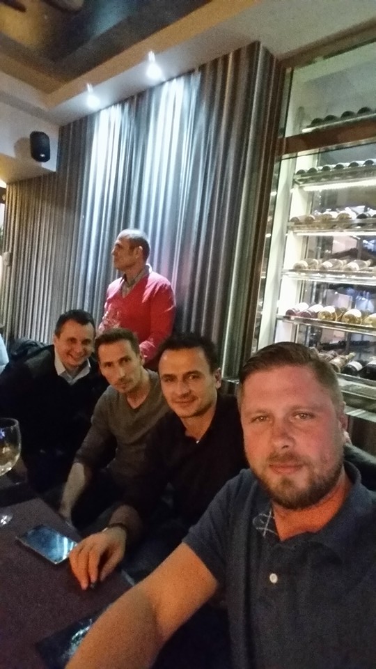 Sportul Studențesc, gașca nebună a fotbalului românesc, împlinește astăzi 100 de ani de la înființare. Momentul festiv este, de fapt, unul comemorativ! Gruparea bucureșteană își blesteamă zilele în anonimatul ligii a IV-a! Cel care a pus-o pe butuci este Vasile Șiman! Și Mircea Sandu este resemnat: ”E moartă, noi să fim sănătoși!” / GALERIE FOTO