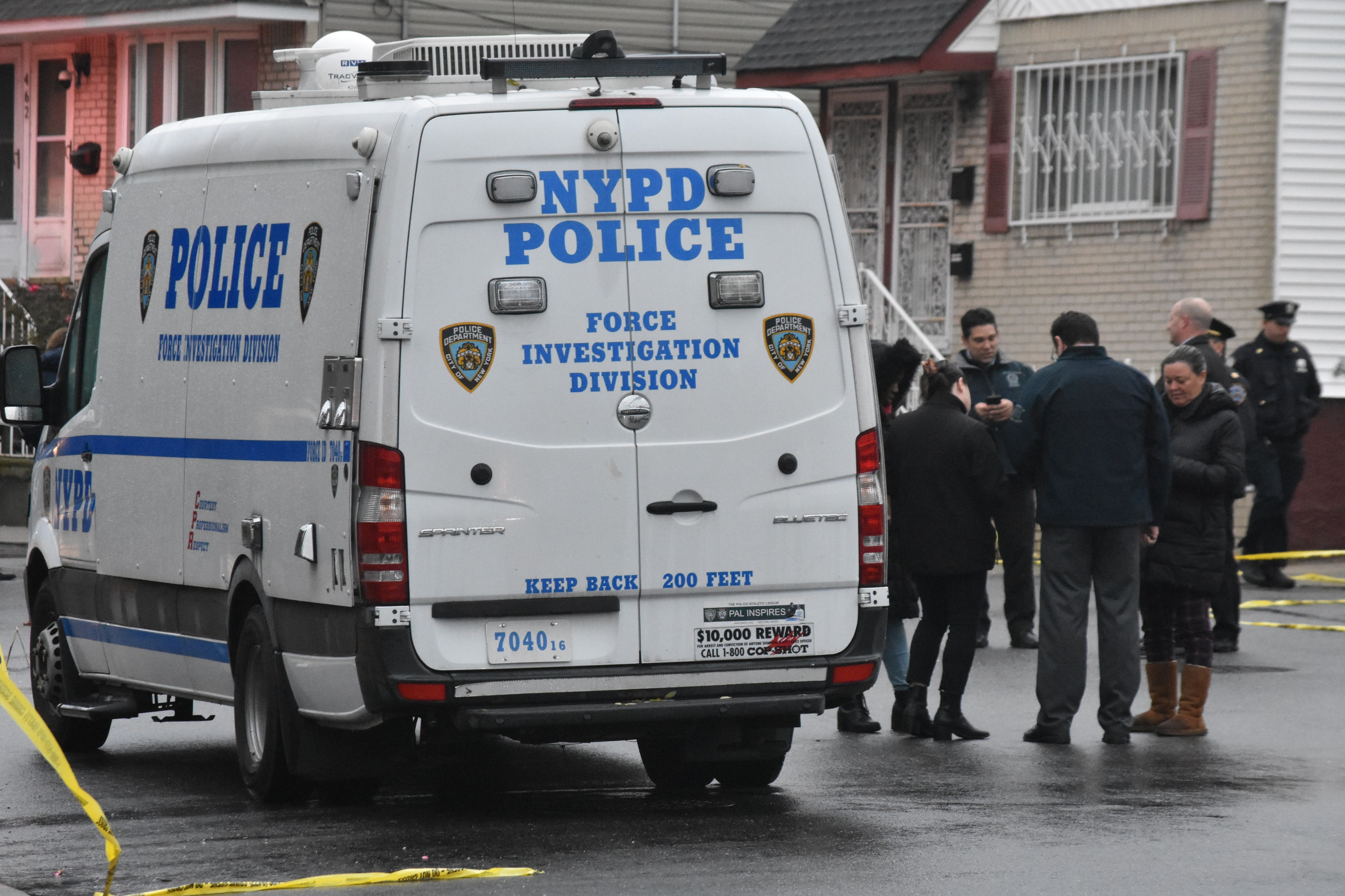 Patru oameni, dintre care doi copii, înjunghiați mortal de un bărbat, o rudă a victimelor, într-o casă din New York
