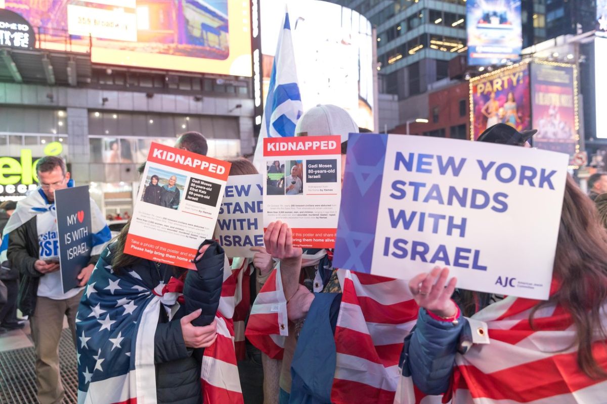 Sute de oameni au ieșit în stradă la New York pentru a cere eliberarea ostaticilor ținuți de Hamas