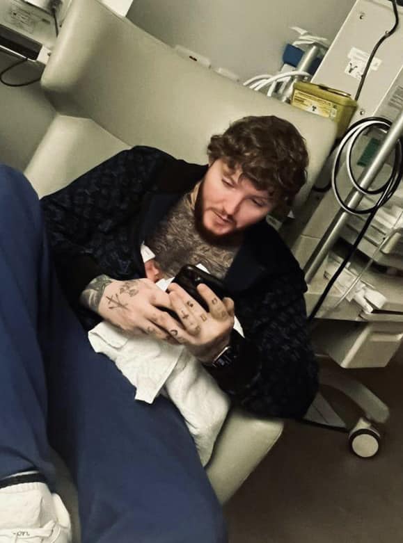 James Arthur a ajuns de nerecunoscut. Fanii au reacționat: „Îmi amintește de o statuie grecească”
