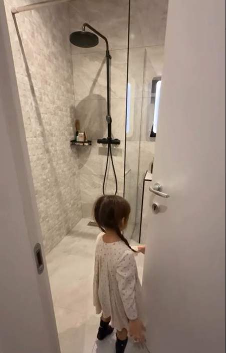 Imagini din apartamentul în care s-a mutat Andreea Popescu după divorțul de Rareș Cojoc: „Sunt în proces de adaptare”
