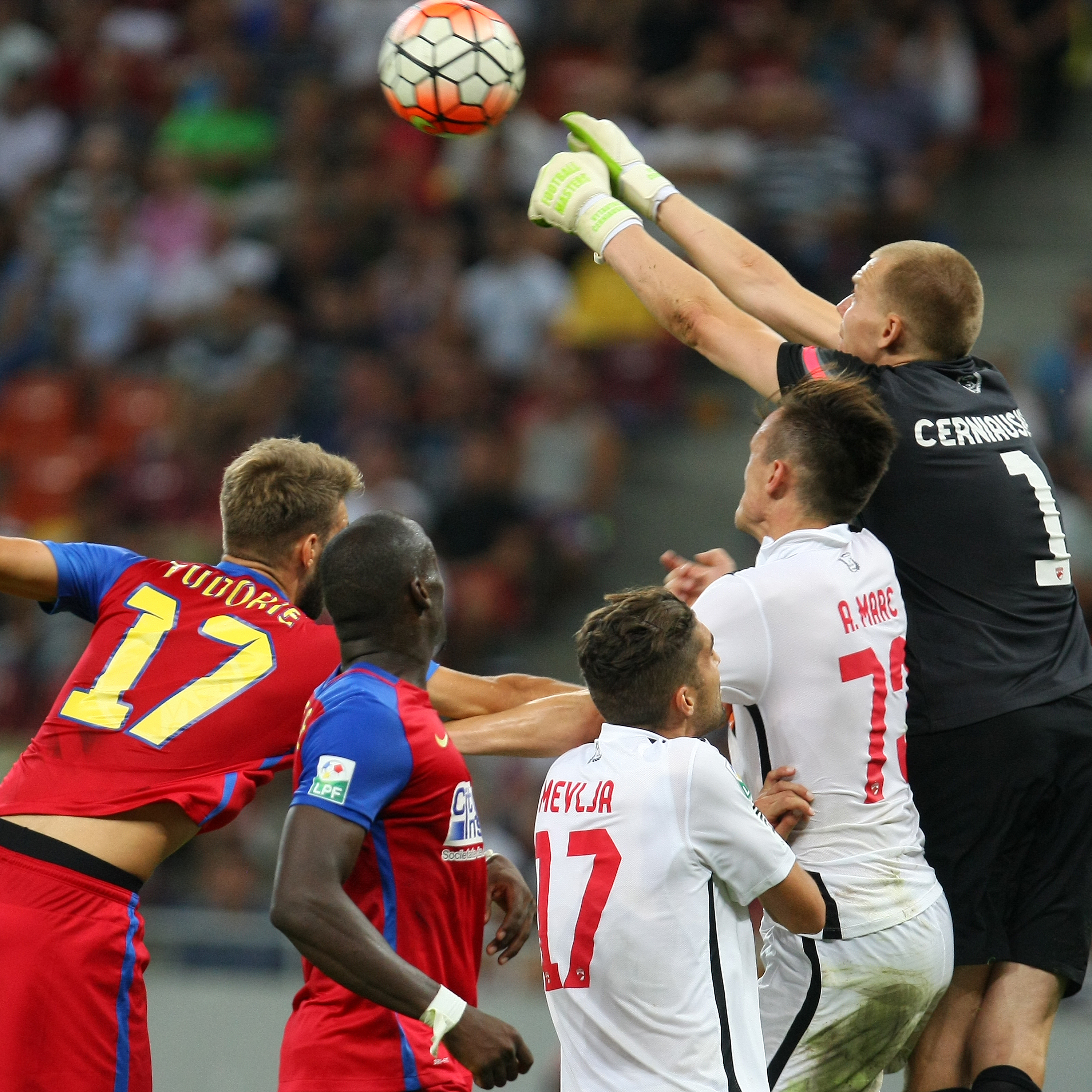 ZEROic! Steaua, blocată de Dinamo, după un derby intens, dar nul. Niște reumatici care au vrut să dea totul. Tribunele n-au reușit să înscrie în locul lor! / SUPER GALERIE FOTO