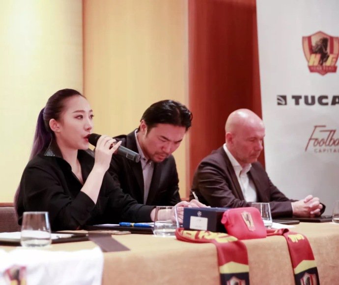 Cu cine negociază Dan Petrescu. Echipa chineză Guizhou Hengfeng este condusă de o femeie sexy de 28 de ani | GALERIE FOTO