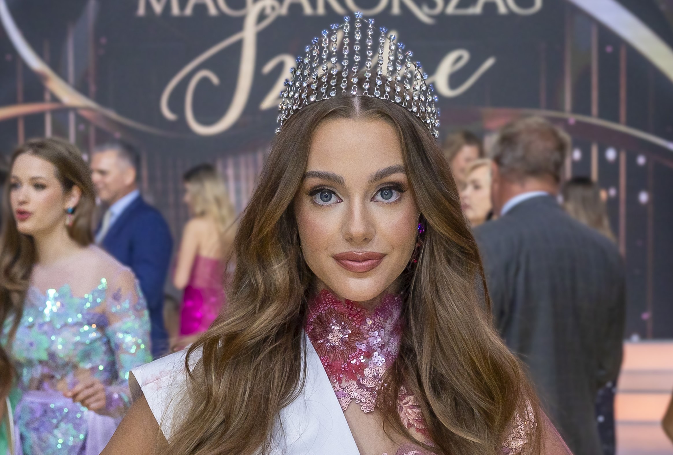 A Miss World Hungary 17 éves királynője a győzelemre hajt a világversenyen: „Szeretném megmutatni azt, amit Kulcsár Edina 2014-ben” – videó