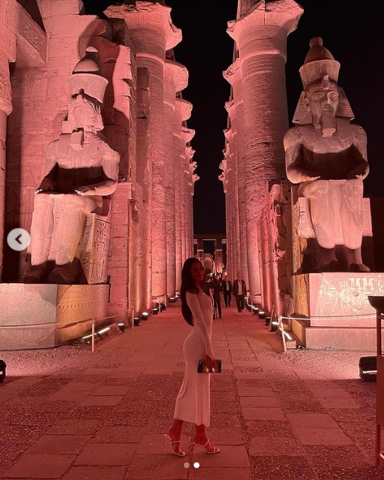 Apariția elegantă a Ioanei Țiriac în Egipt. Unica fiică a lui Ion Țiriac a participat la un eveniment la Templul din Luxor