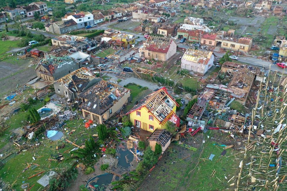 Cel puțin 4 morți în Cehia, după o tornadă care a devastat mai multe sate. Armata caută supraviețuitori