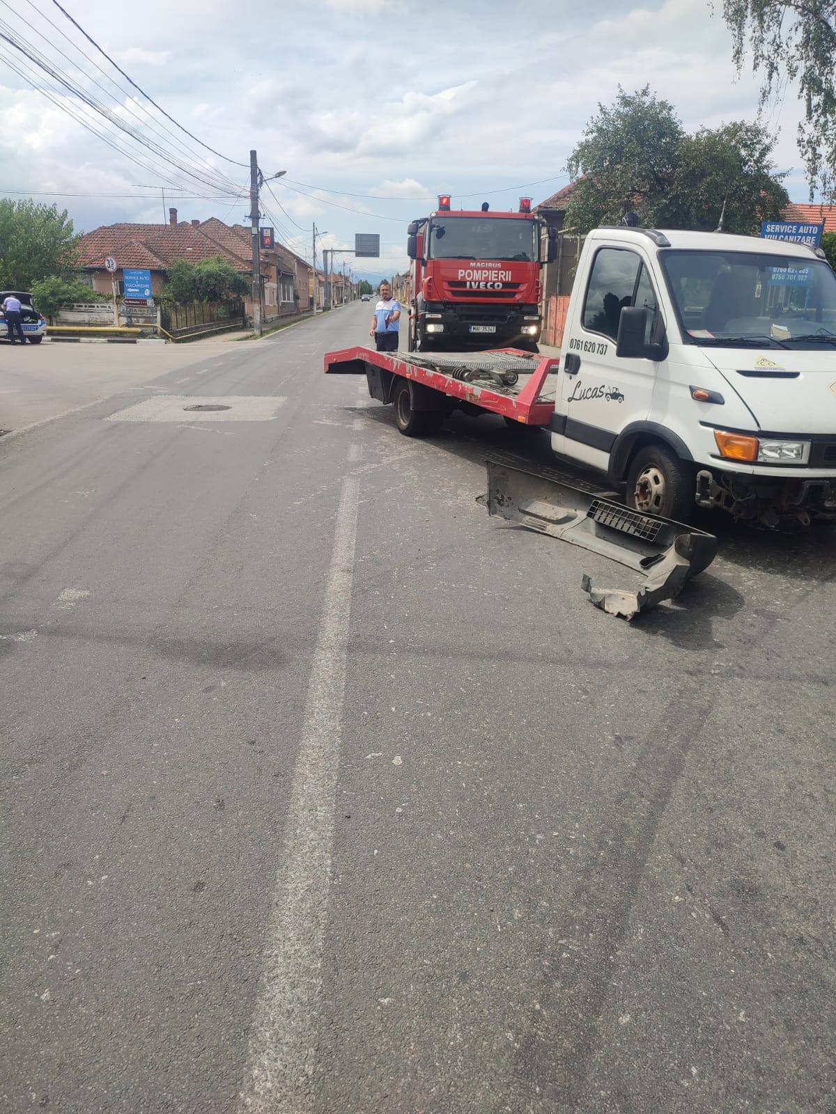 CRBL, implicat într-un accident rutier în Hunedoara. Artistul e rănit și a fost dus de urgență la spital. FOTO
