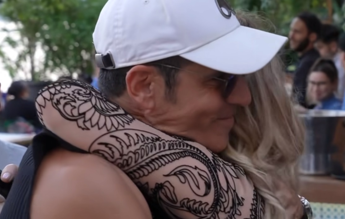 Loredana Groza, în brațele lui Ștefan Bănică jr la petrecerea-surpriză de ziua ei. Și Tania Budi, și Dan Bittman au sărbătorit-o pe cântăreață