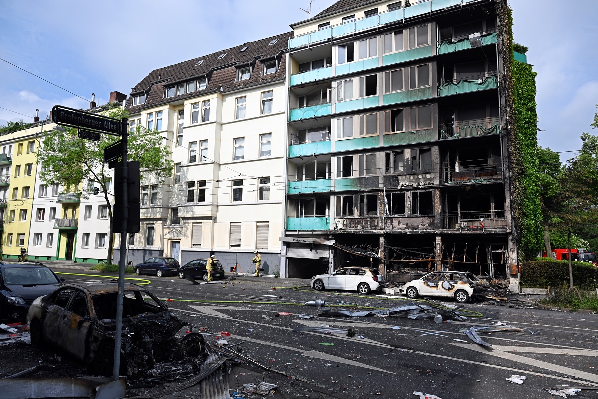 Trei morți și 16 răniți, într-o explozie la parterul unui bloc din Dusseldorf: „Parcă a fost o bombă!”