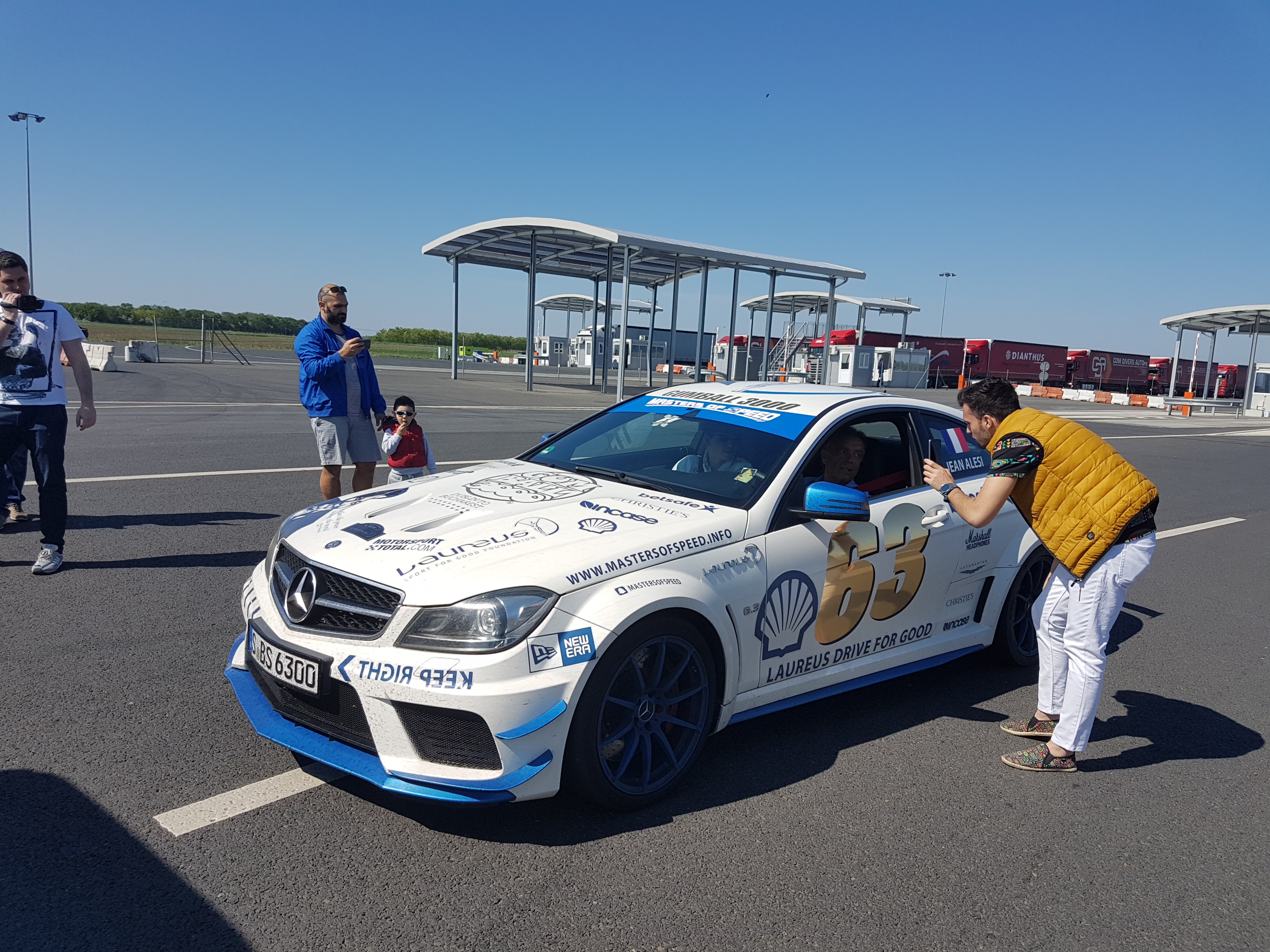 GUMBALL 3000: Bolizii de lux conduși de bogații lumii au ajuns în România! Un șofer a rămas fără permis după ce a condus cu 216 km/oră GALERIE FOTO & VIDEO