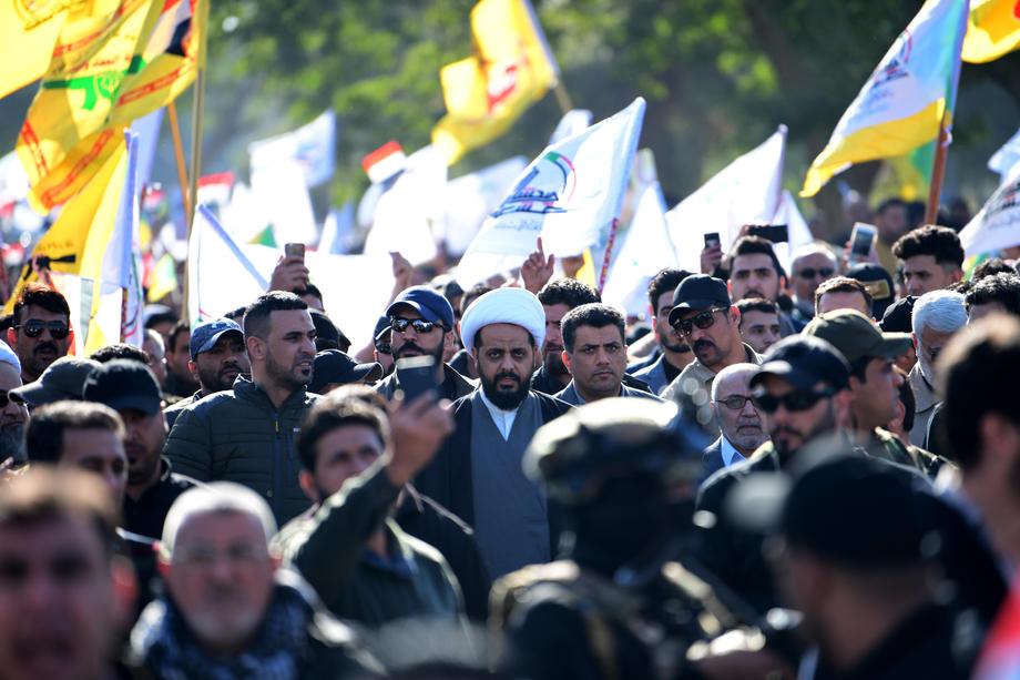Stare de asediu la ambasada SUA din Bagdad. Mii de protestatari violenți au strigat ”Moarte Americii”