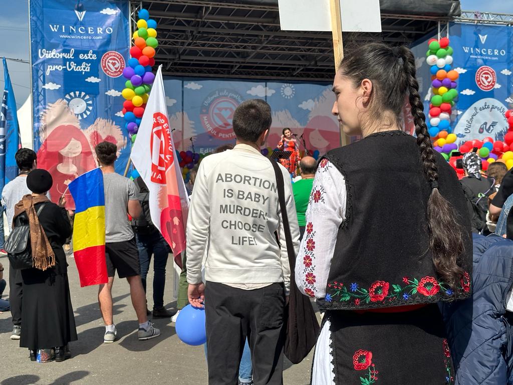 Sute de persoane care se opun avortului au ieșit în stradă, în mai multe orașe din țară. „Cândva, va deveni de negândit”