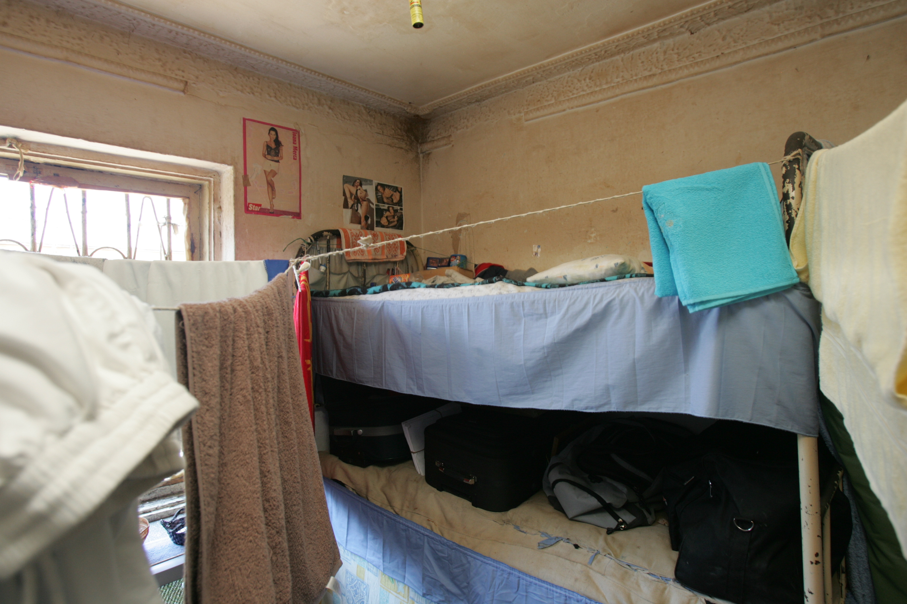 FOTOGRAFII DE COLECȚIE | Condițiile din pușcării care au dus la eliberarea a mii de deținuți