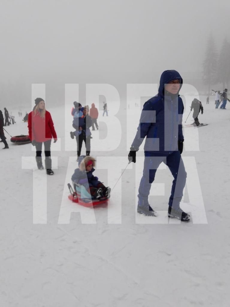 EXCLUSIV | Primele fotografii cu clanul Borcea! De sărbători, omul de afaceri și-a strâns laolaltă cei șapte copii pe care îi are cu patru femei!