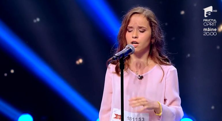 Povestea impresionantă a Laviniei, o adolescentă adoptată  care a făcut ravagii la X Factor. A stârnit hohote de plâns | FOTO